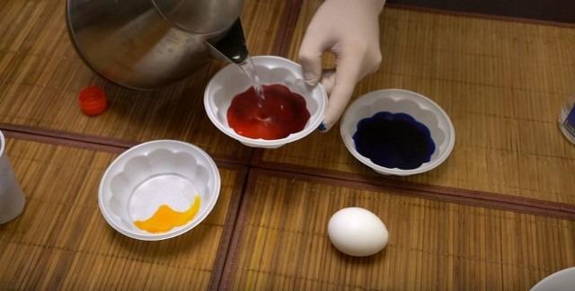 яйца многоцветные