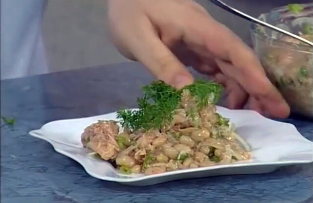 салат украшаем зеленью