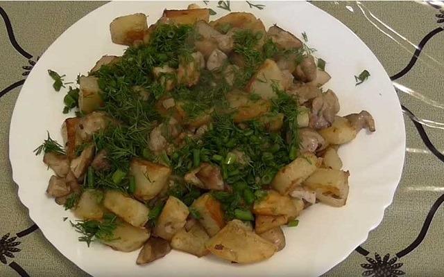 Как жарить картошку с грибами – лучшие пошаговые рецепты приготовления